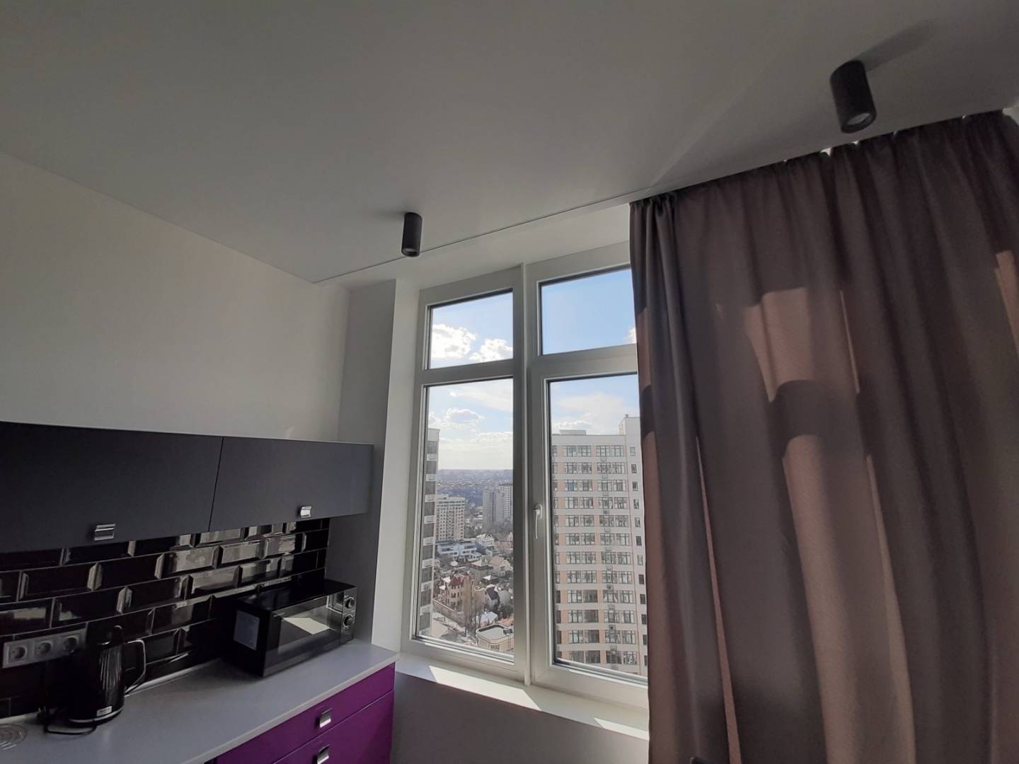 Продаж 1-кімнатної квартири 40 м², Каманіна вул.