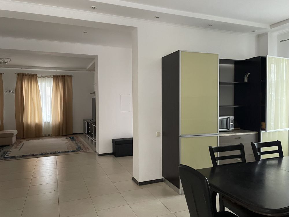 Оренда котеджу 220 м², Новорічна вул.