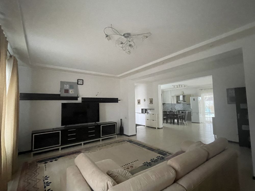Оренда котеджу 220 м², Новорічна вул.