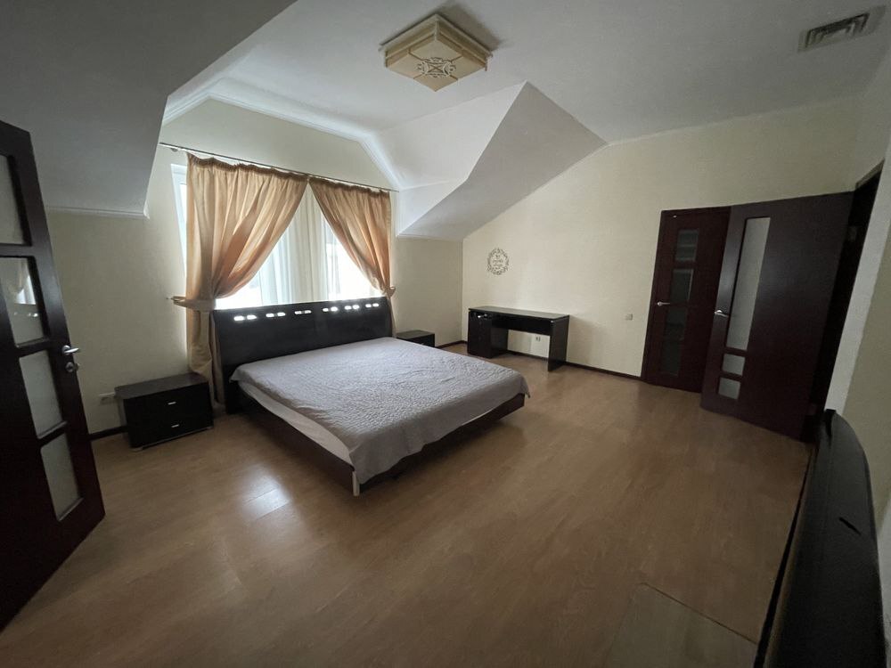 Оренда котеджу 220 м², Новорічна вул.