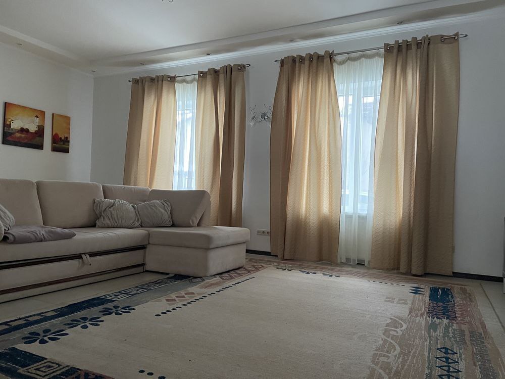 Оренда котеджу 220 м², Новорічна вул.