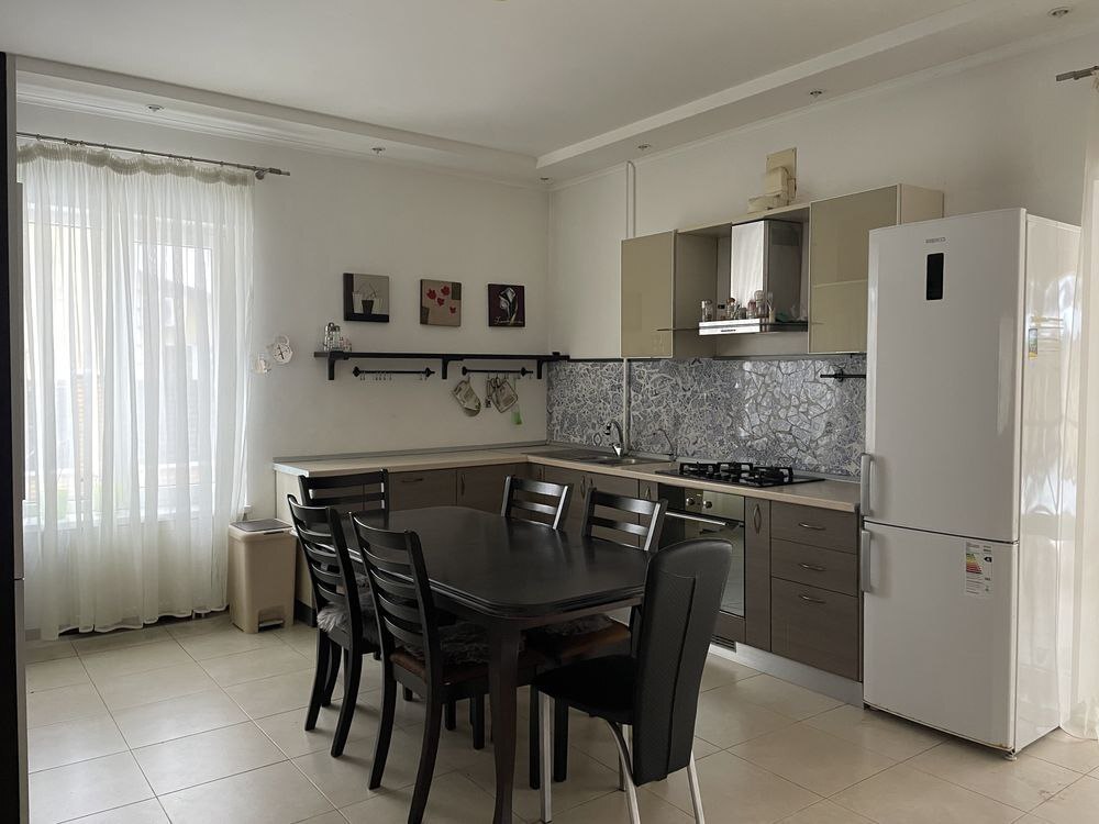 Оренда котеджу 220 м², Новорічна вул.