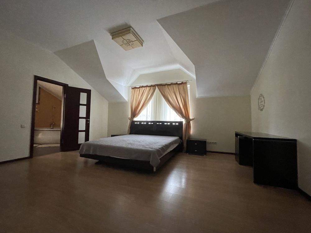 Оренда котеджу 220 м², Новорічна вул.