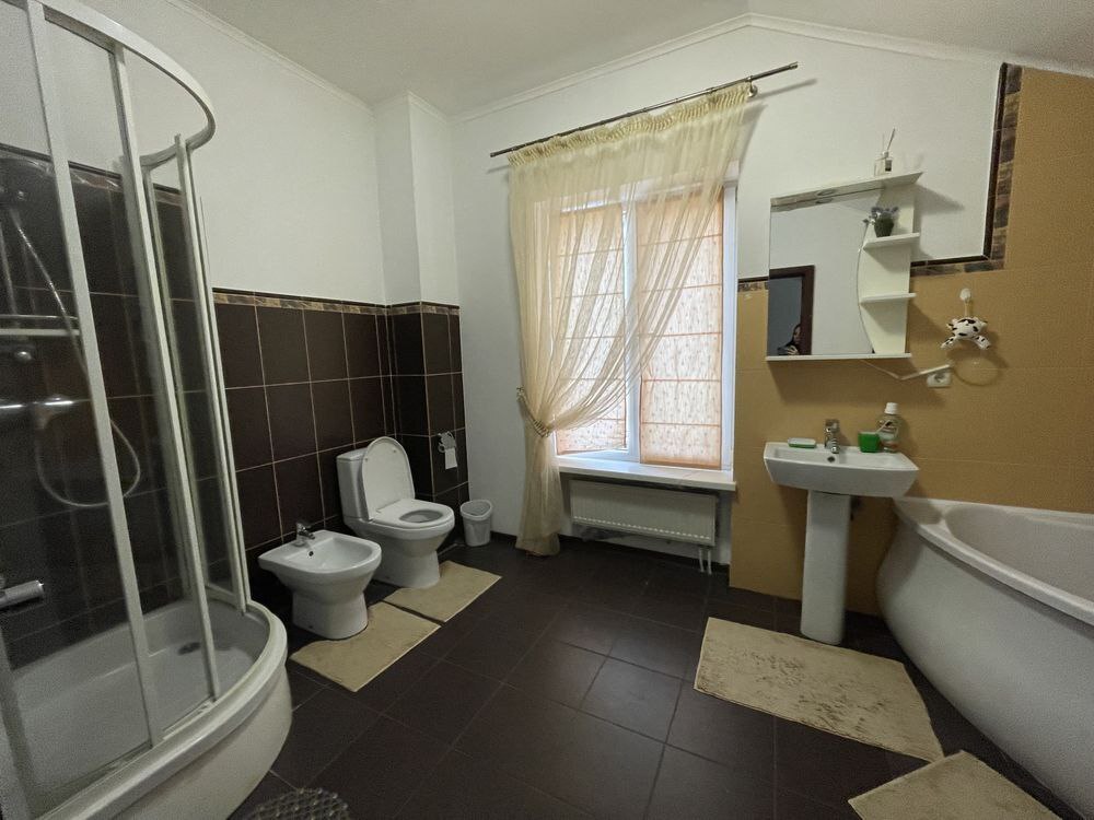 Оренда котеджу 220 м², Новорічна вул.