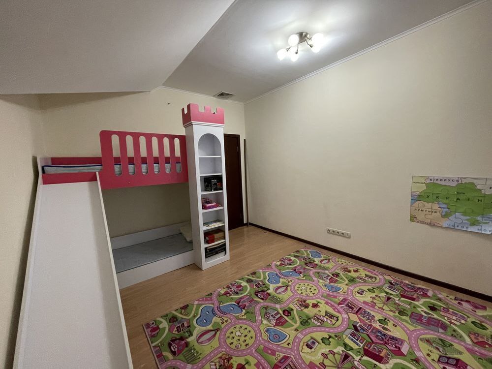 Оренда котеджу 220 м², Новорічна вул.