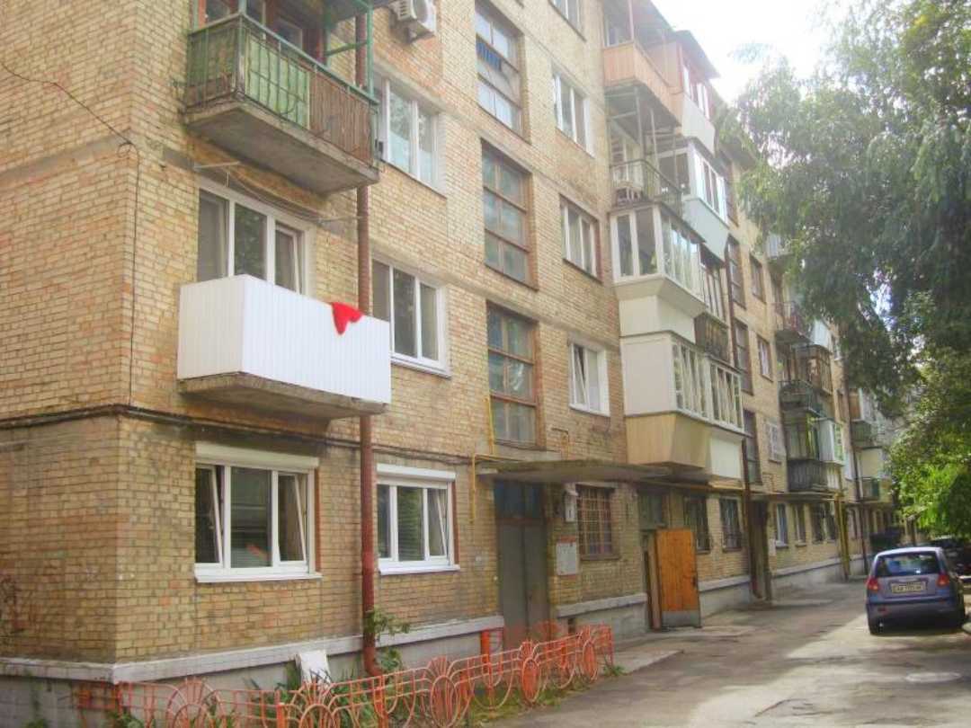 Продаж 2-кімнатної квартири 46 м², Академіка Богомольця вул., 8А