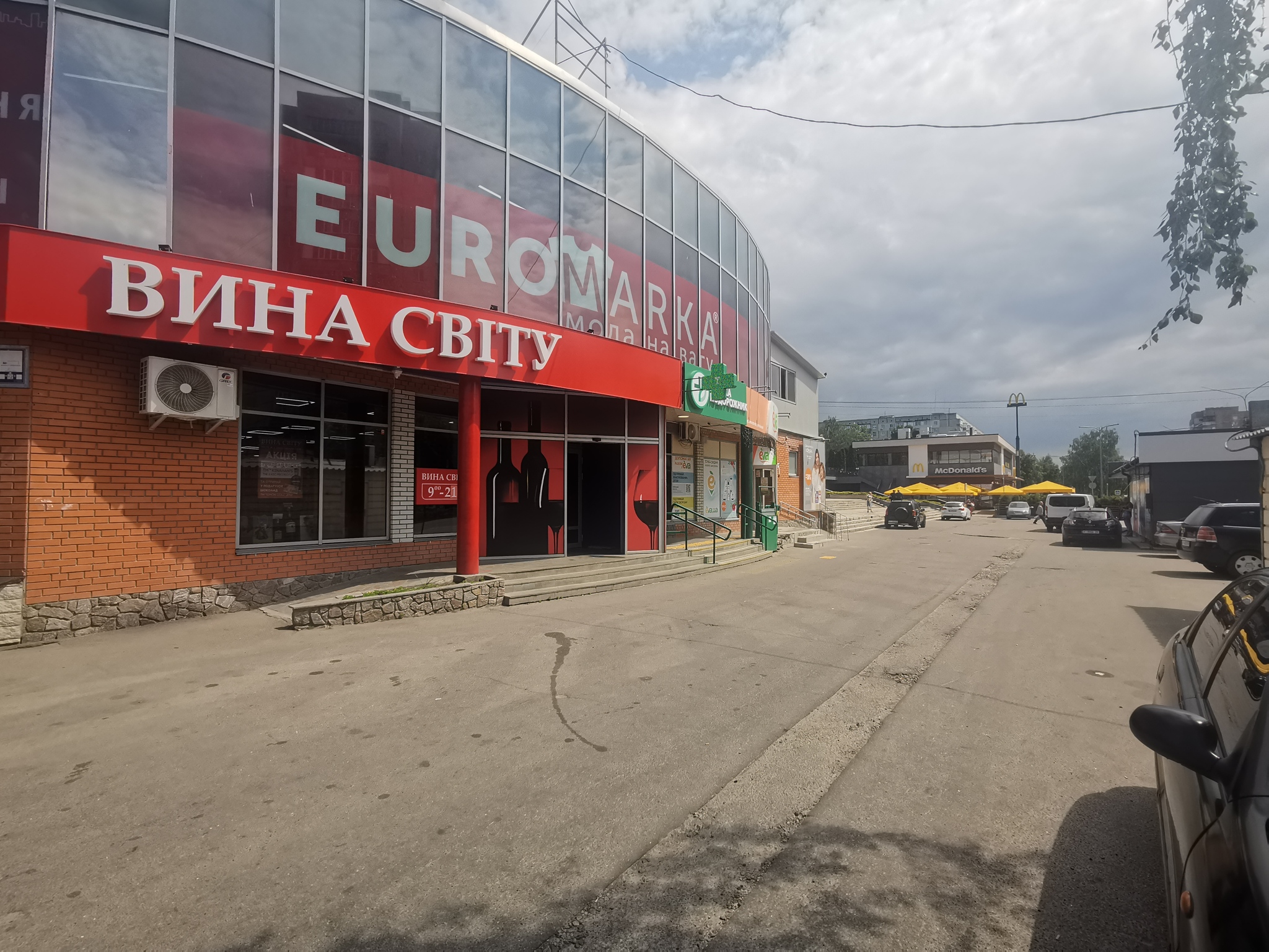 Оренда торговельного приміщення 175 м², Леваневського ул., 53Д