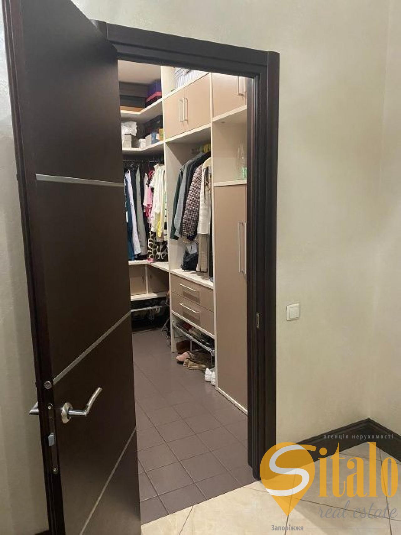 Продажа 4-комнатной квартиры 120 м², Независимой Украины ул.