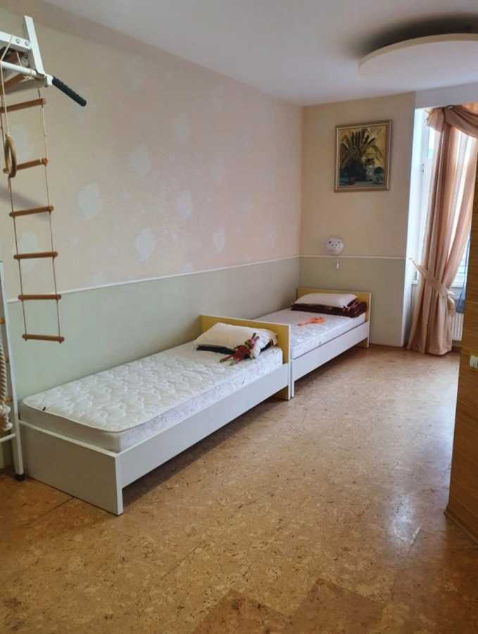 Аренда 3-комнатной квартиры 100 м², Евгения Коновальца ул., 32В