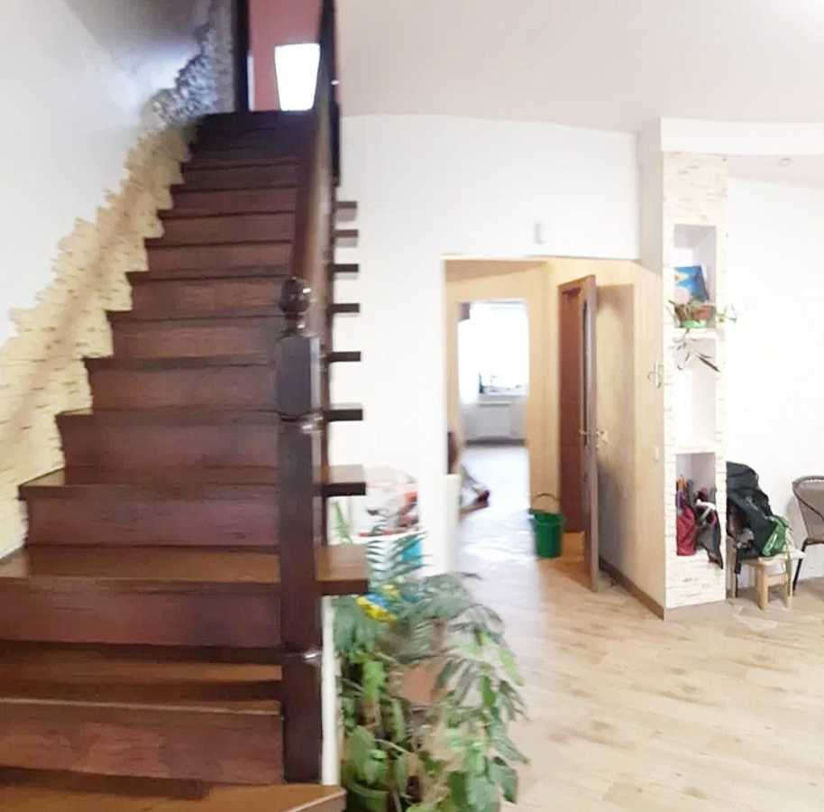 Продаж 3-кімнатної квартири 115 м², Польова вул.