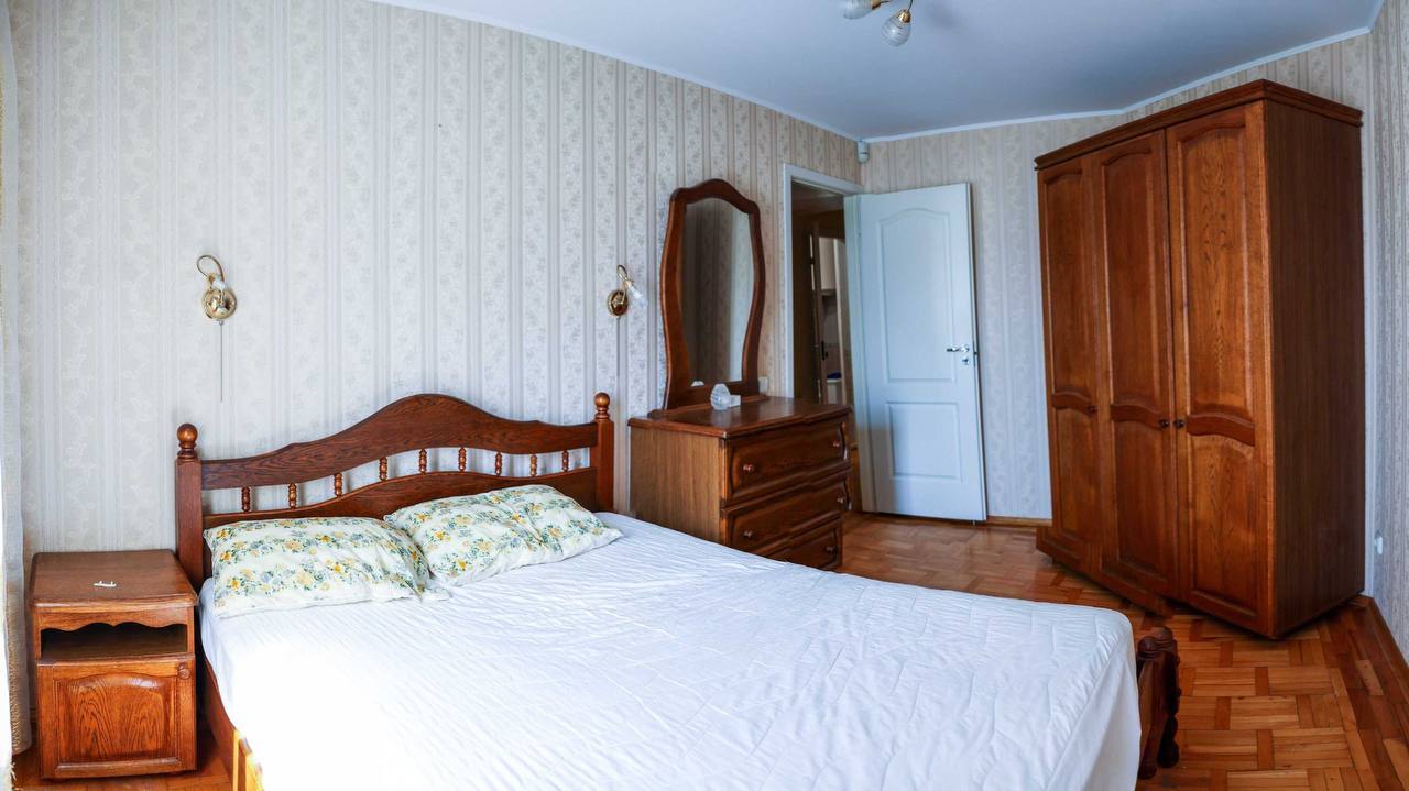 Продаж 4-кімнатної квартири 100 м², Ливарна вул.