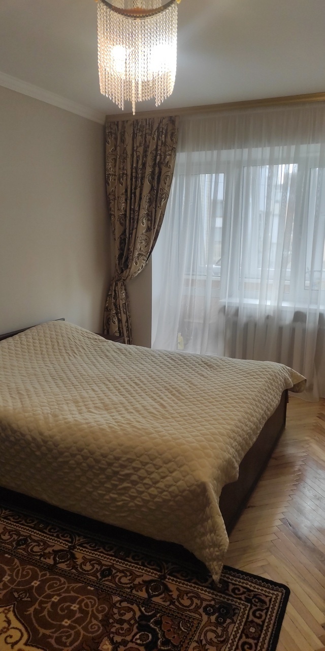 1-комнатная квартира посуточно 45 м², Кропивницкого ул., 14