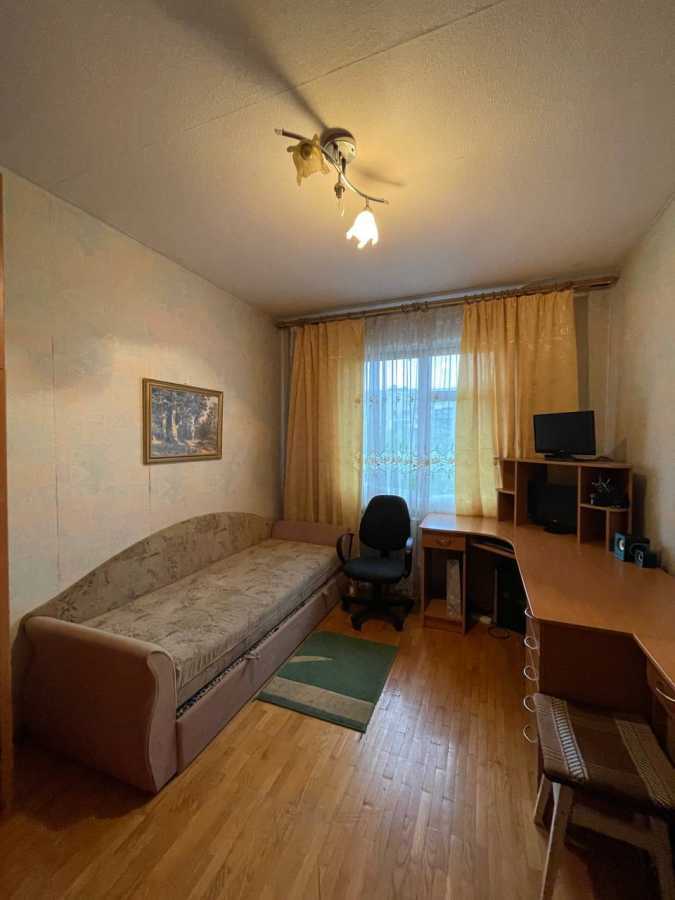 Продаж 3-кімнатної квартири 72 м², Освіти вул., 3А