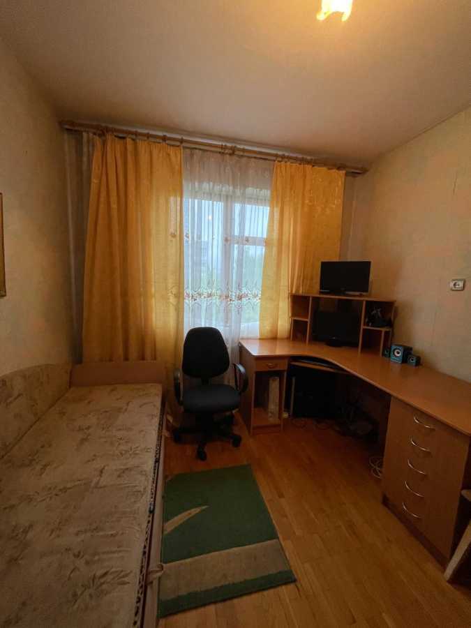 Продаж 3-кімнатної квартири 72 м², Освіти вул., 3А
