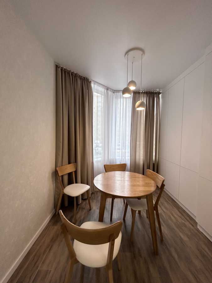 Продаж 1-кімнатної квартири 41 м², Молодіжна вул.
