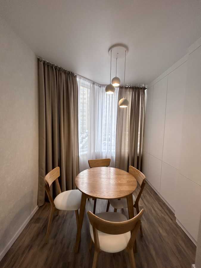 Продаж 1-кімнатної квартири 41 м², Молодіжна вул.