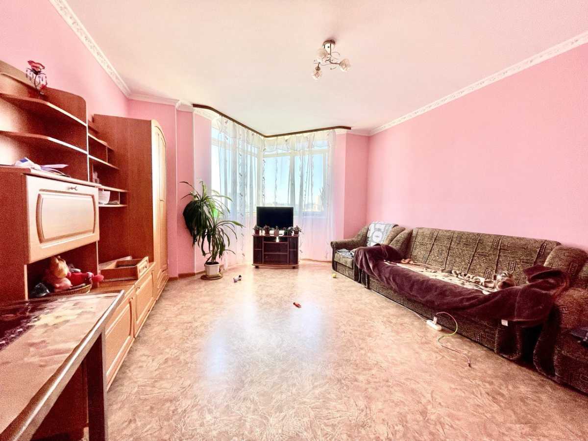 Продаж 1-кімнатної квартири 55 м², Бориспільська вул., 4