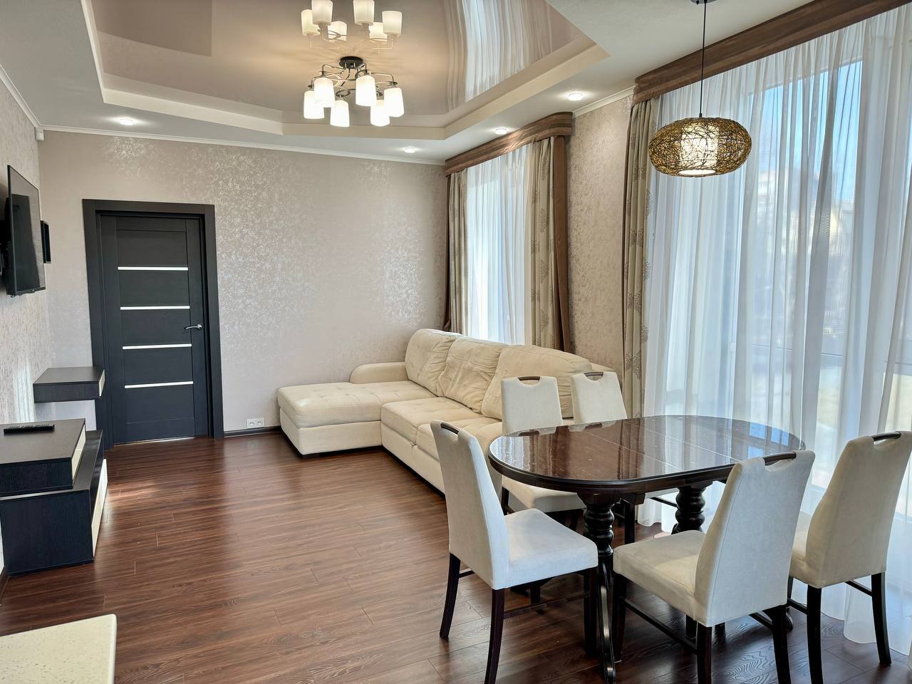 Продаж 3-кімнатної квартири 88 м², Сімферопольська вул., 2К