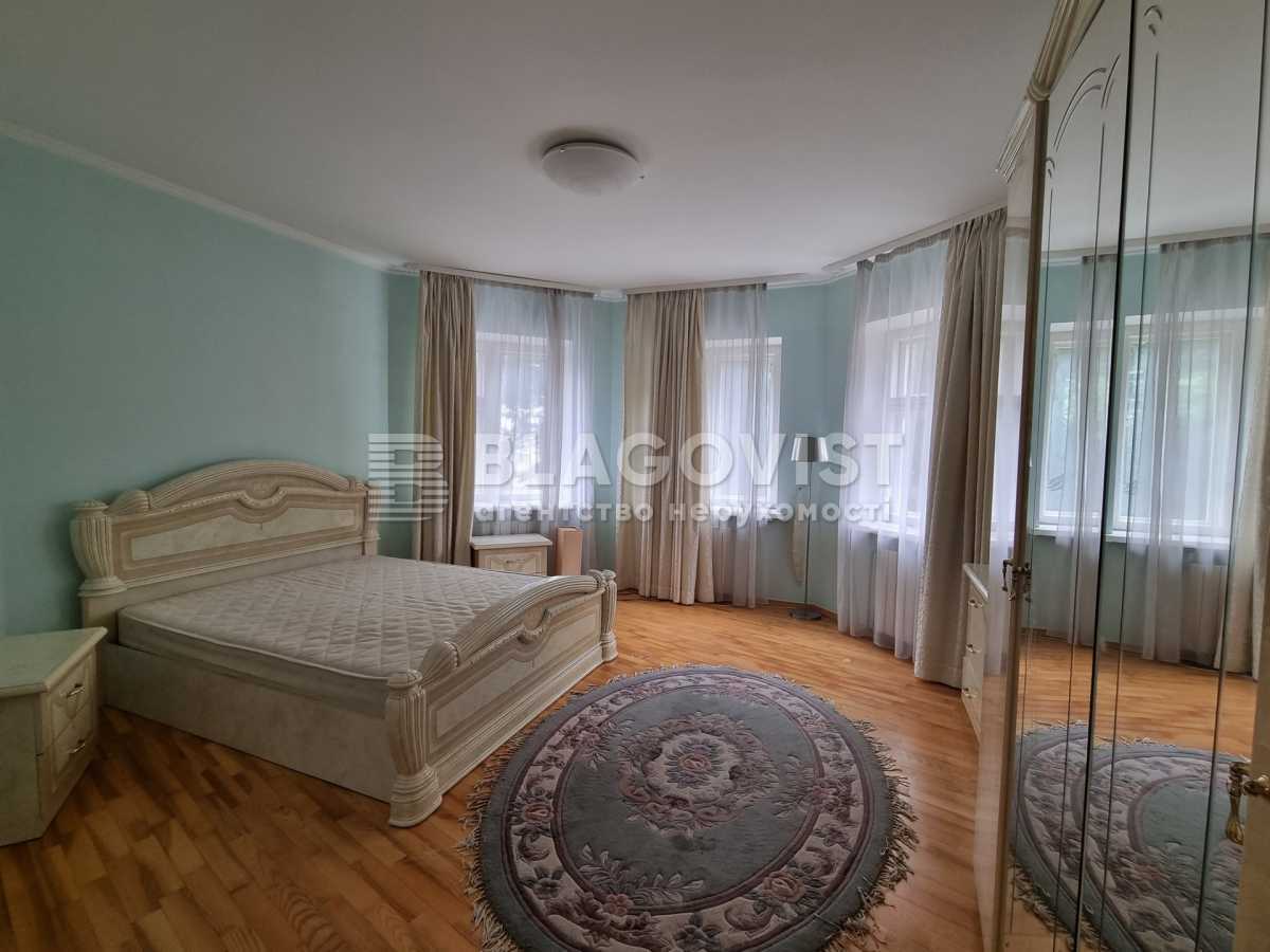 Продаж 3-кімнатної квартири 120 м², Клінічна вул., 23-25