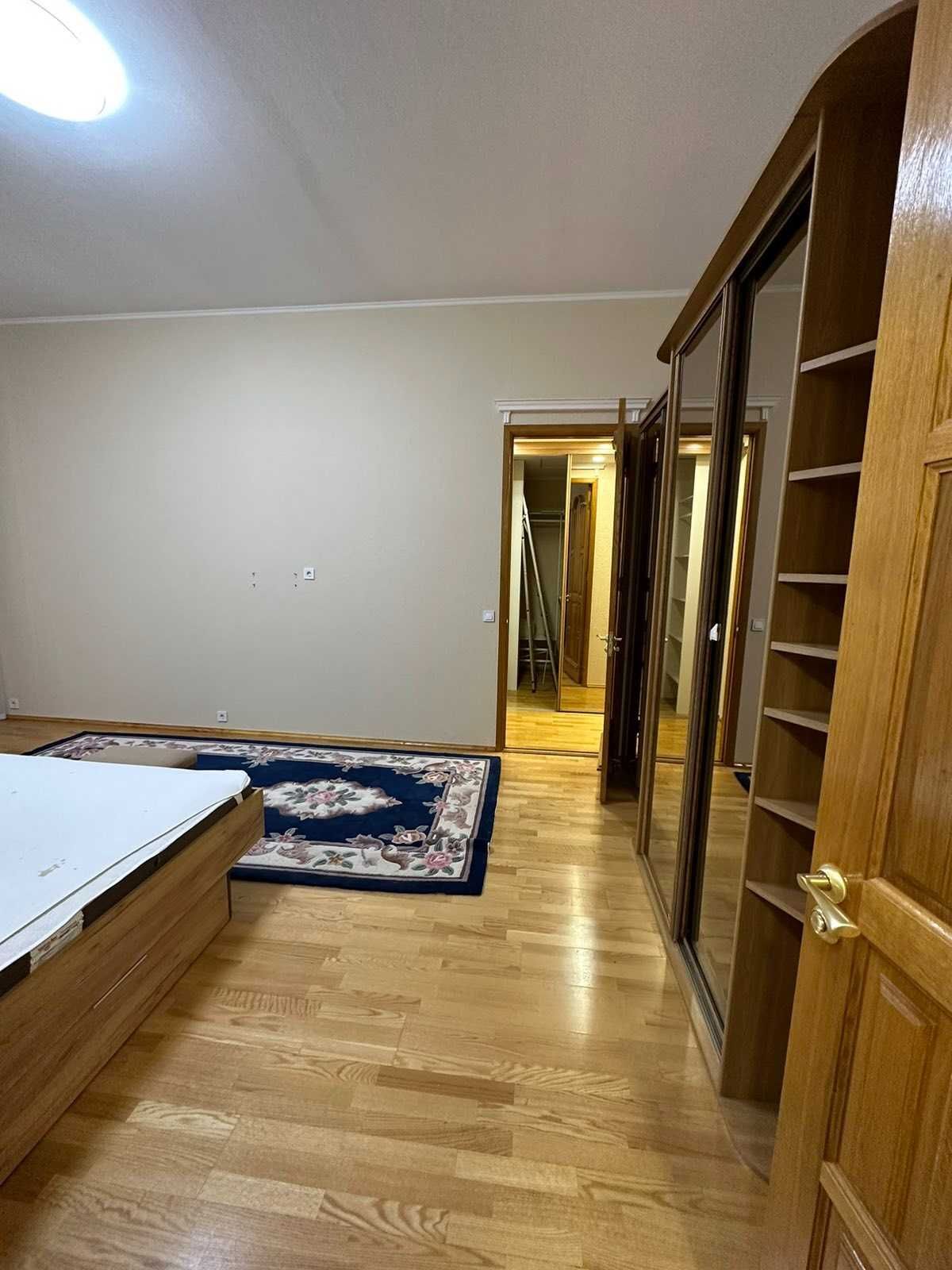 Продаж 3-кімнатної квартири 142 м²