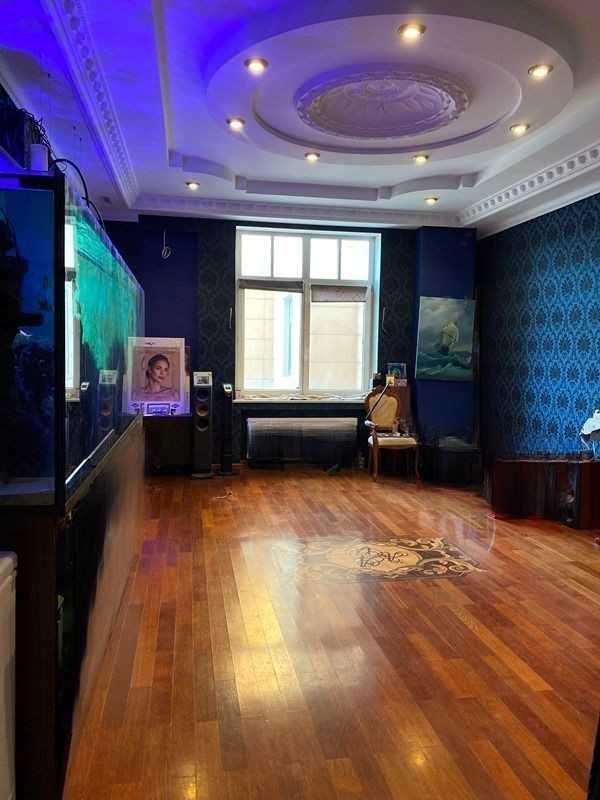 Продаж 4-кімнатної квартири 242.7 м², Михайла Грушевського вул., 9А
