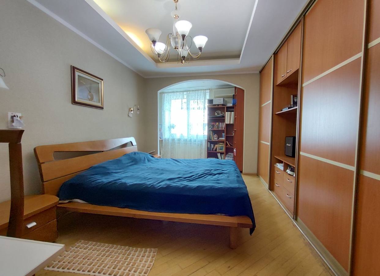 Продаж 3-кімнатної квартири 93 м², Академіка Чекмарьова вул.