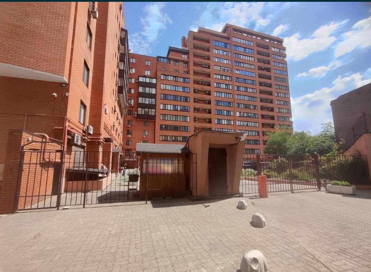 Продаж 3-кімнатної квартири 93 м², Академіка Чекмарьова вул.