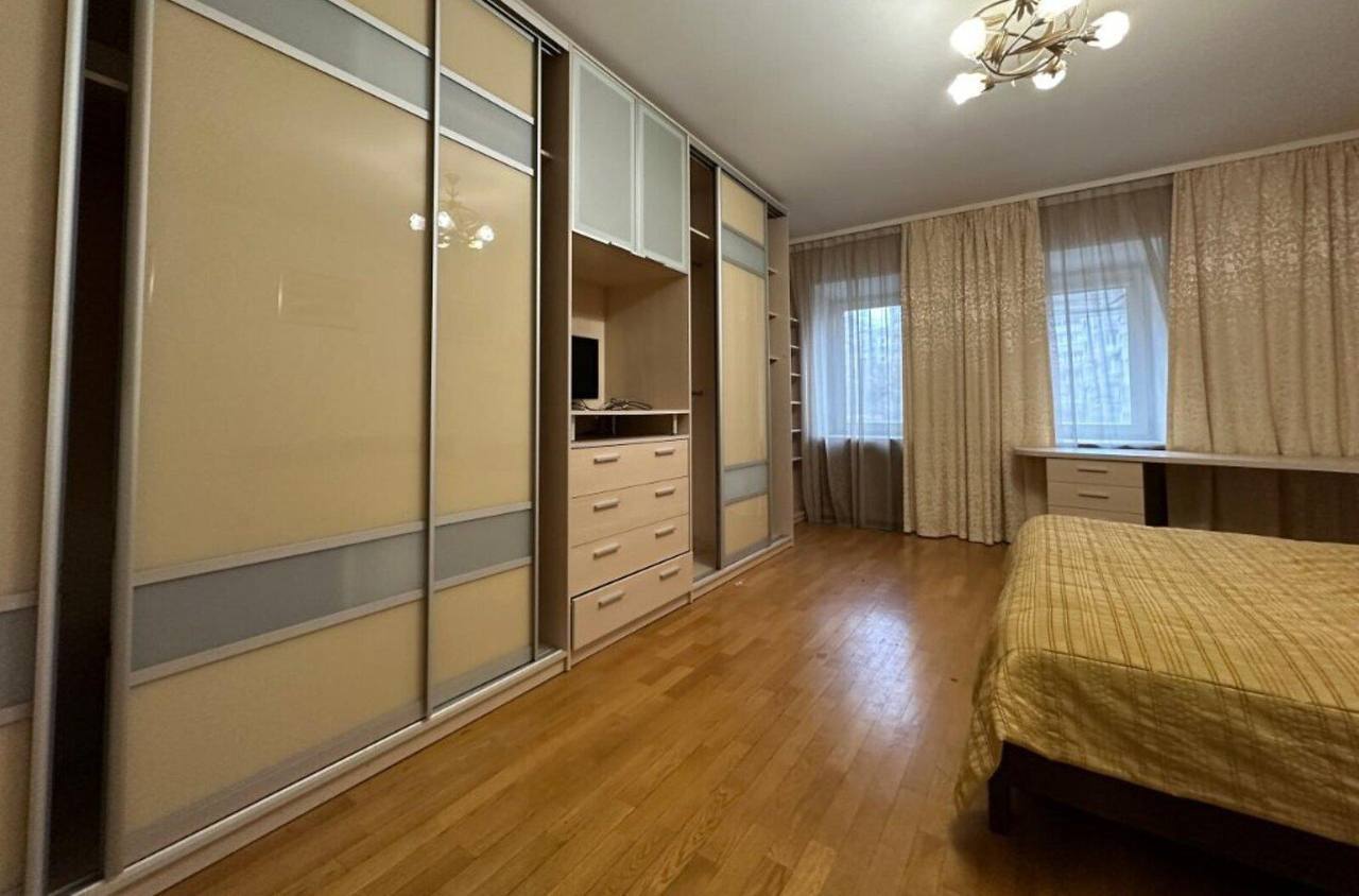 Продажа 3-комнатной квартиры 108 м², Литейная ул.