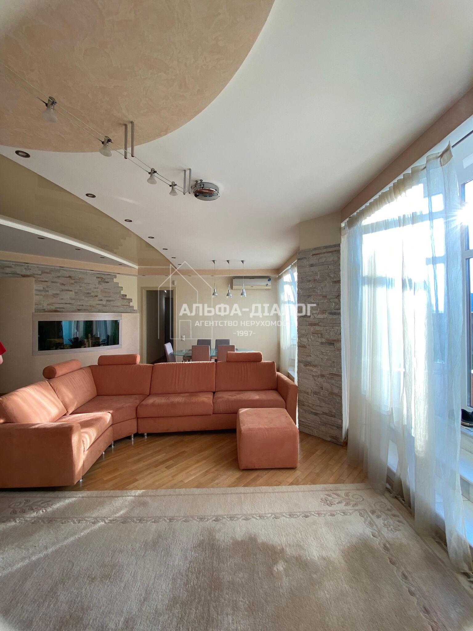 Продажа 5-комнатной квартиры 252 м², Владимирская ул., 79