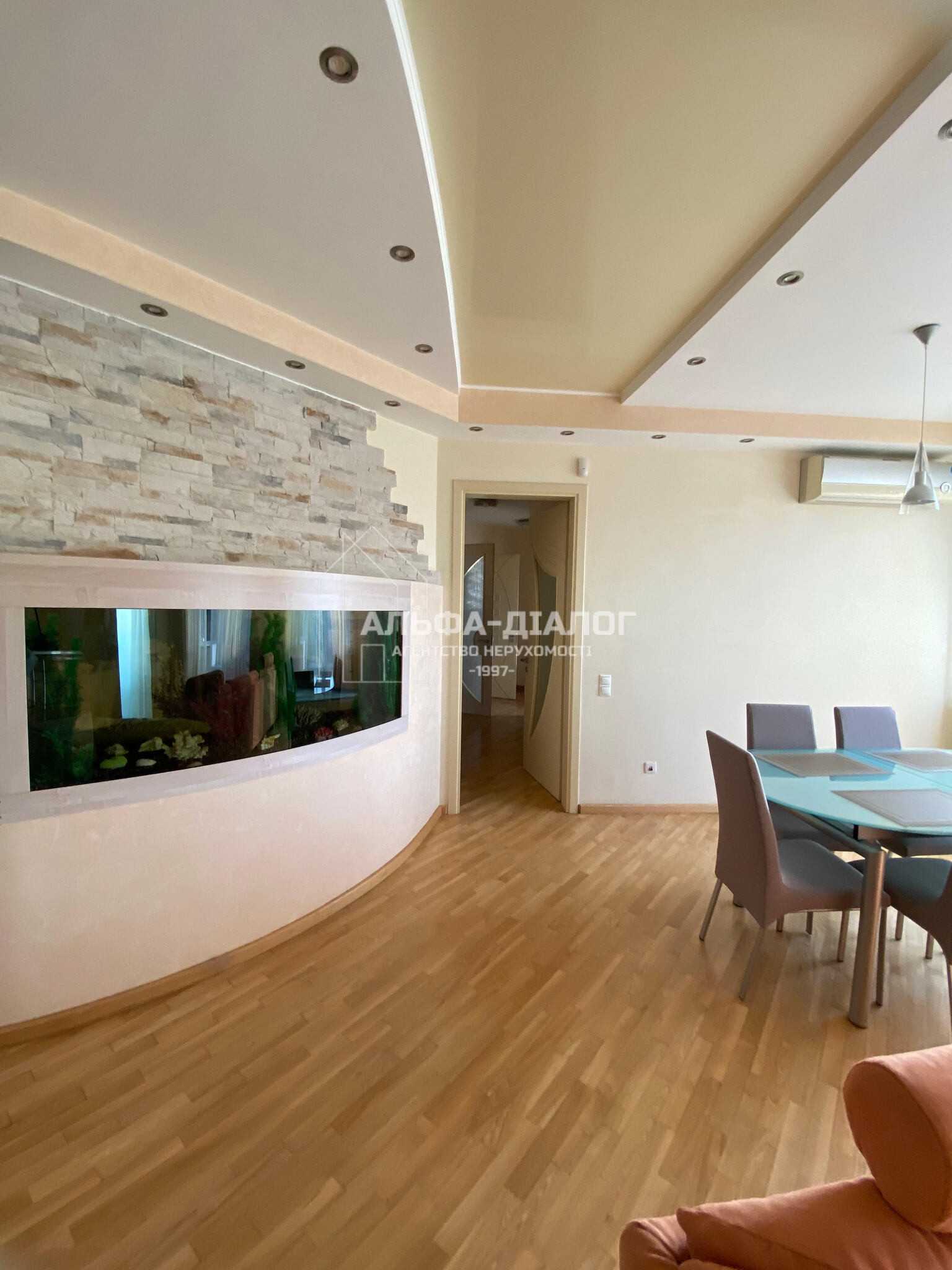 Продажа 5-комнатной квартиры 252 м², Владимирская ул., 79