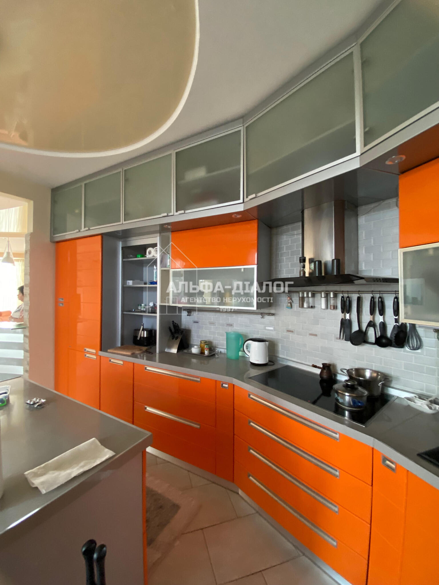 Продажа 5-комнатной квартиры 252 м², Владимирская ул., 79