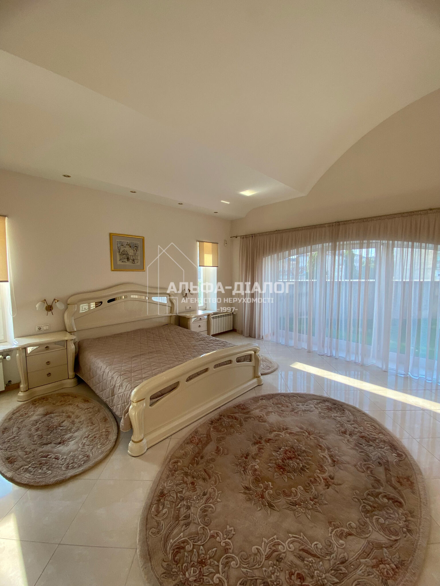 Продажа 5-комнатной квартиры 252 м², Владимирская ул., 79