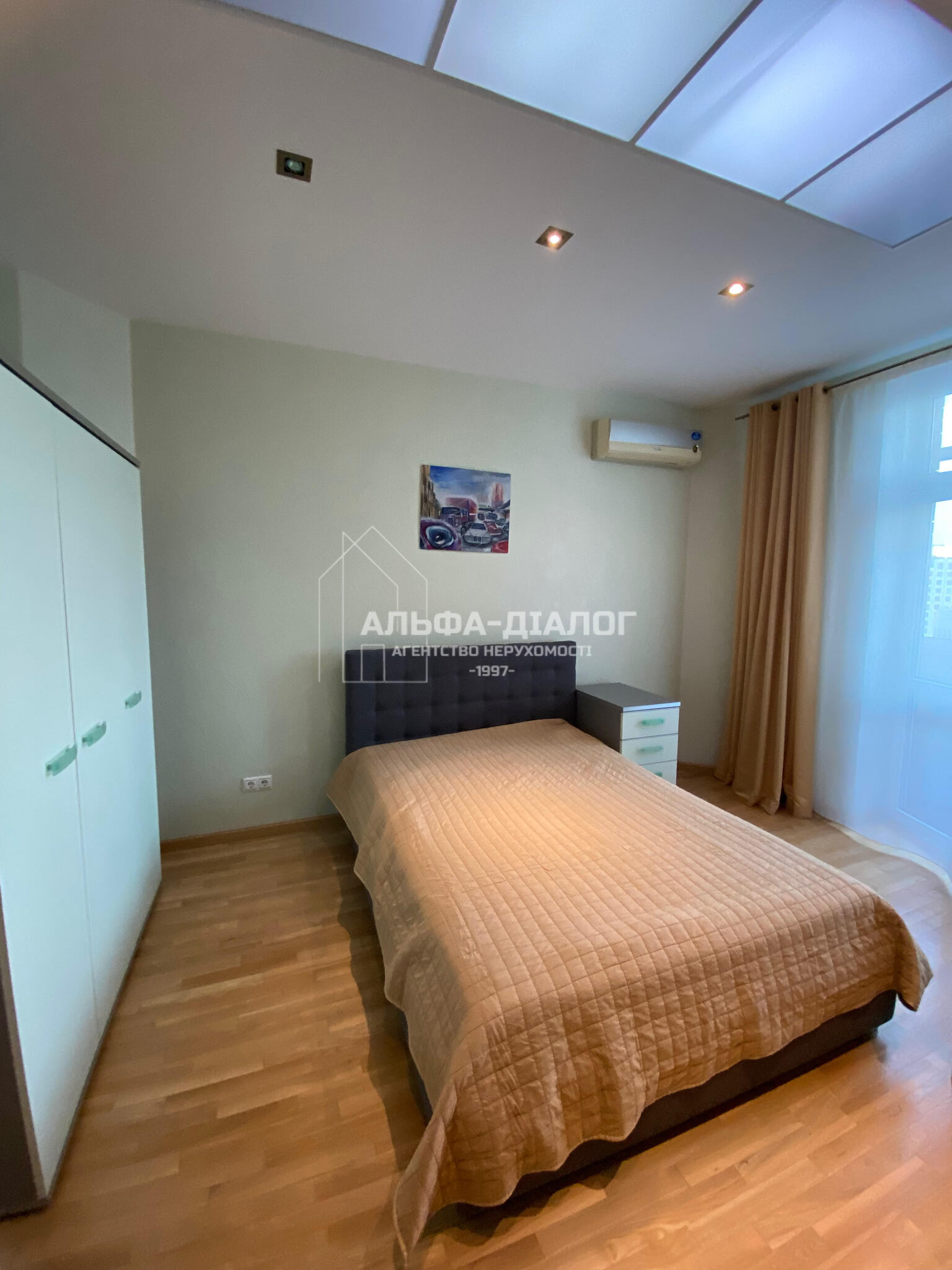 Продажа 5-комнатной квартиры 252 м², Владимирская ул., 79
