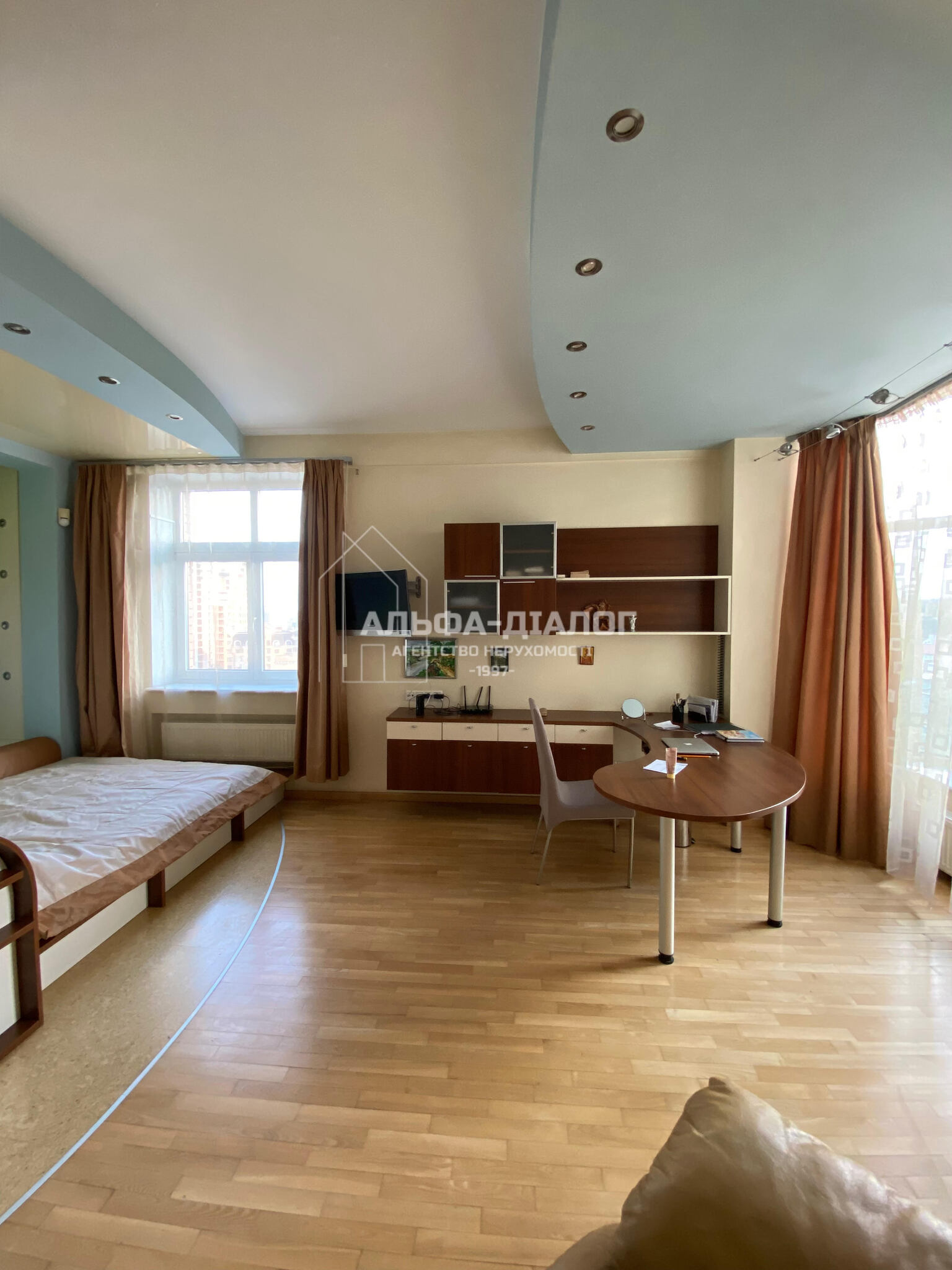 Продажа 5-комнатной квартиры 252 м², Владимирская ул., 79