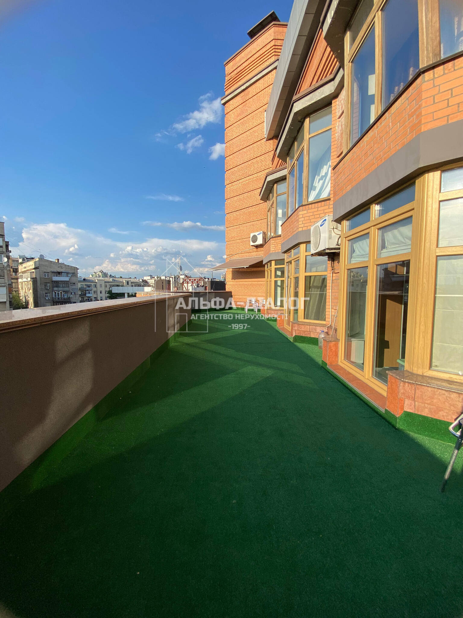 Продажа 5-комнатной квартиры 252 м², Владимирская ул., 79