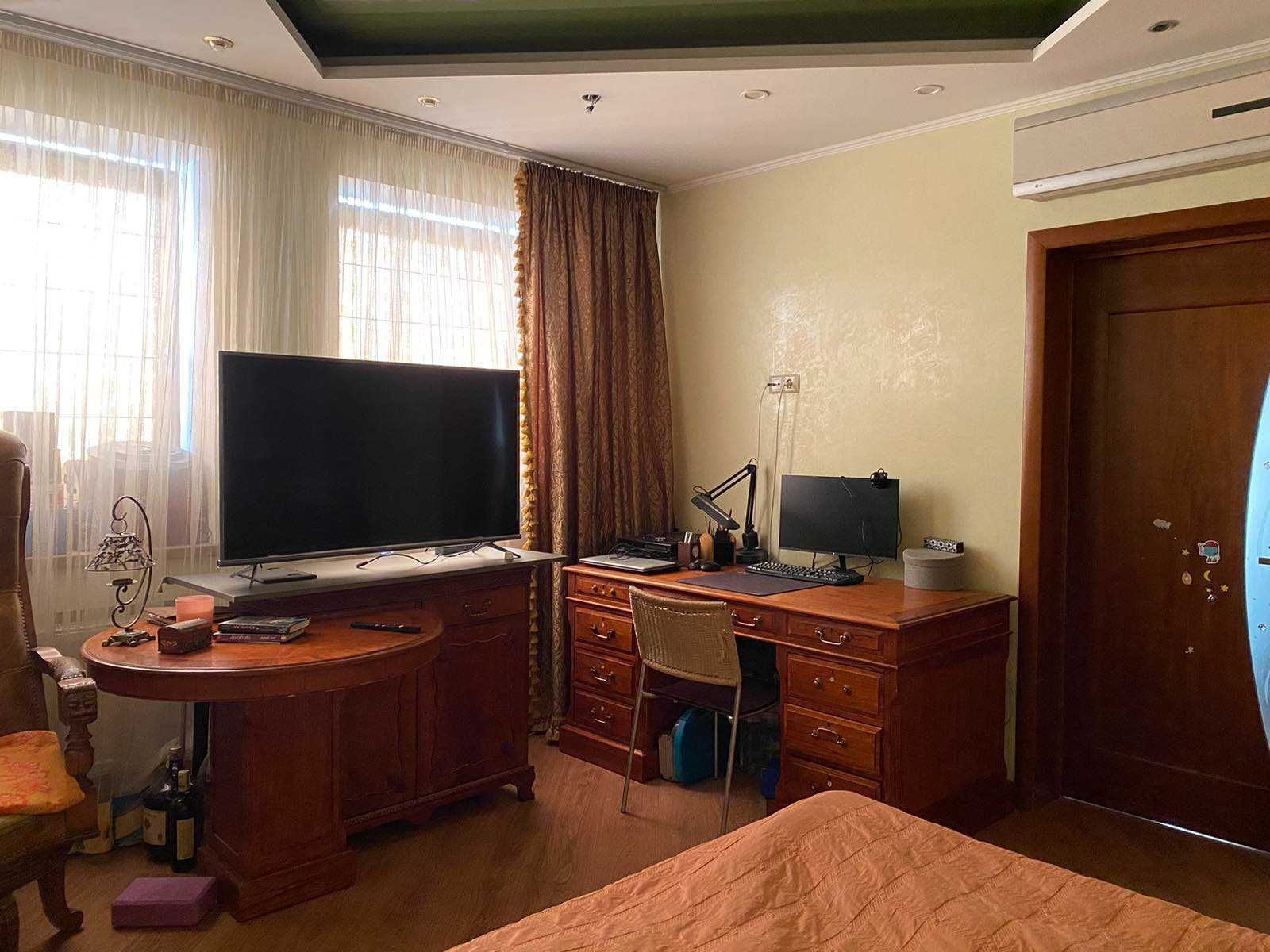 Продаж 3-кімнатної квартири 140 м²