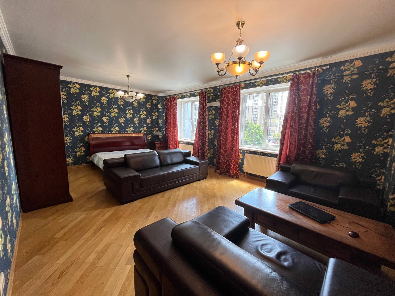 Продаж 3-кімнатної квартири 144 м², Дніпровська наб., 1А
