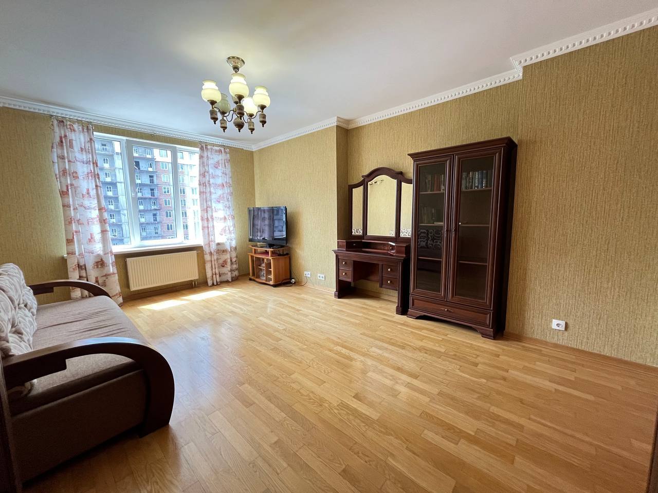 Продаж 3-кімнатної квартири 144 м², Дніпровська наб., 1А