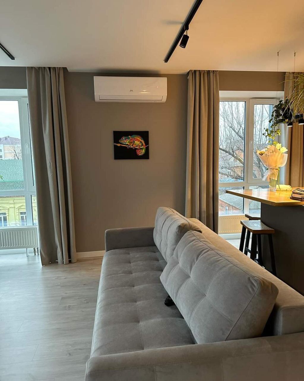 Продаж 3-кімнатної квартири 75 м², Свєтлова вул.