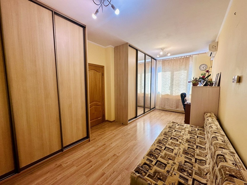 Продаж 1-кімнатної квартири 37 м², Матросова вул.
