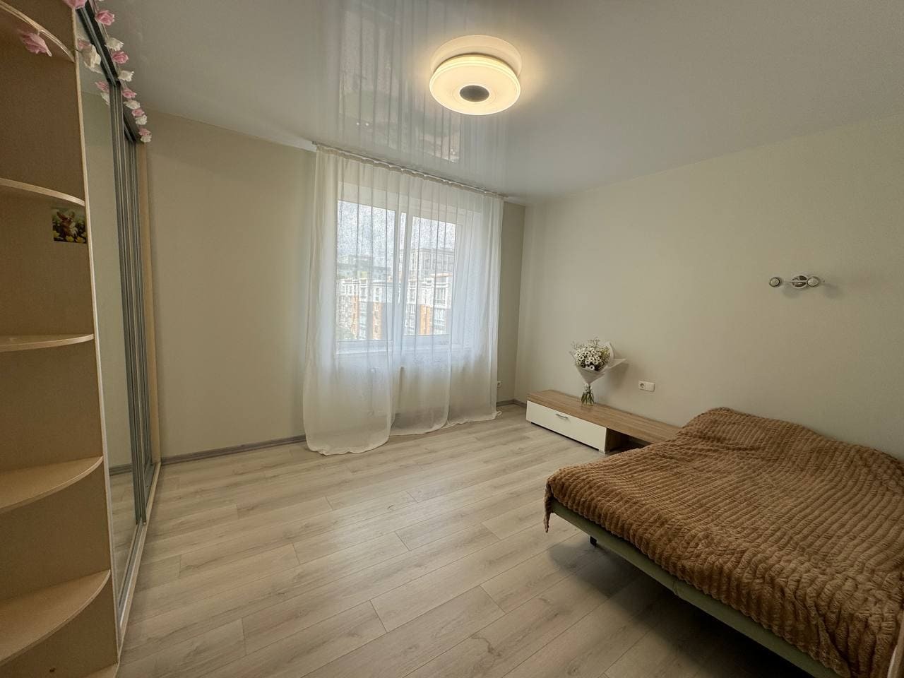 Продаж 2-кімнатної квартири 64.6 м², Джерельна вул.