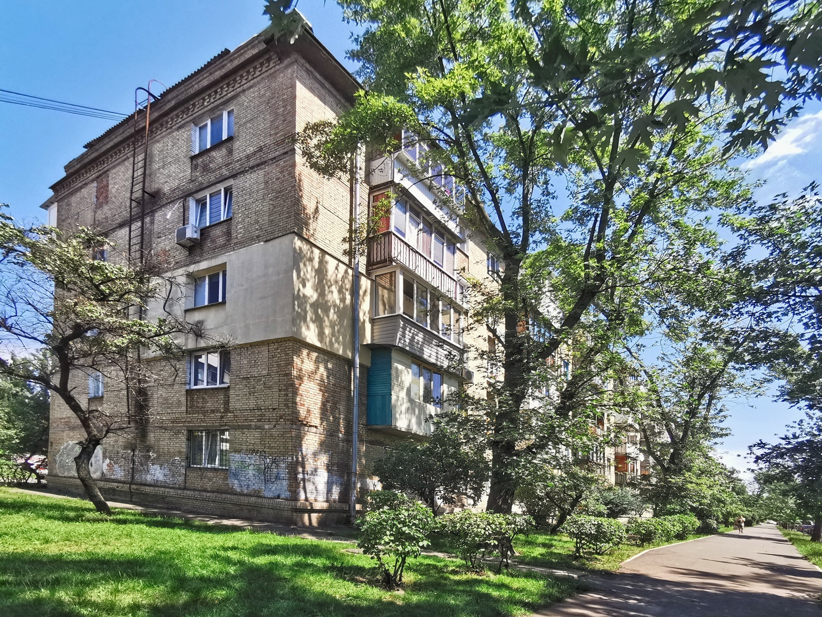 Продажа 2-комнатной квартиры 43 м², Строителей ул., 12