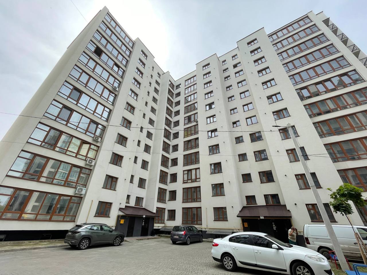 Продаж 2-кімнатної квартири 77.4 м², Плоска вул.
