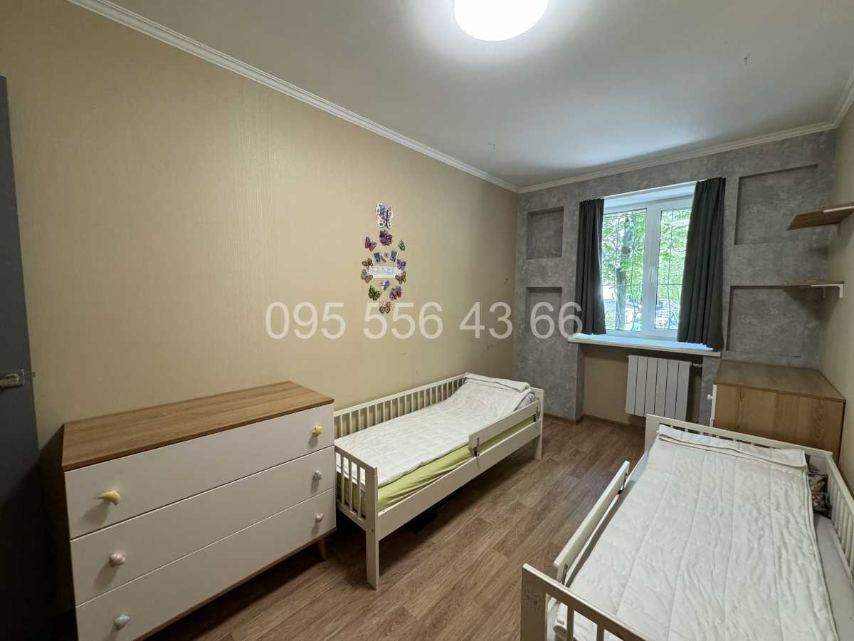 Продаж 3-кімнатної квартири 54.5 м², Героїв Севастополя вул., 7