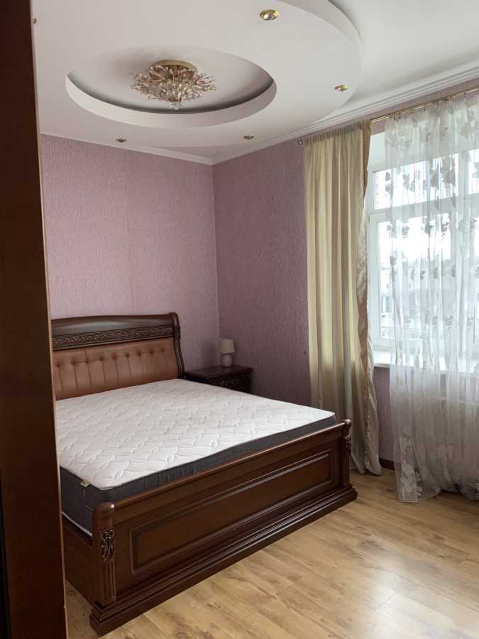 Аренда 3-комнатной квартиры 145 м², Почайнинская ул., 70