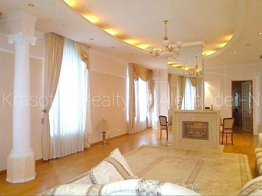 Продаж 5-кімнатної квартири 350 м², Екатерининская пл., 5