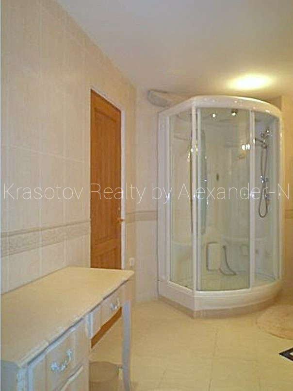 Продажа 5-комнатной квартиры 350 м², Екатерининская пл., 5