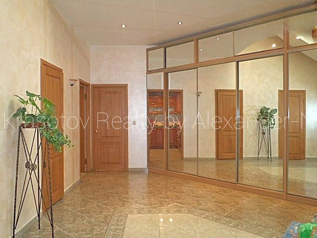 Продаж 5-кімнатної квартири 350 м², Екатерининская пл., 5
