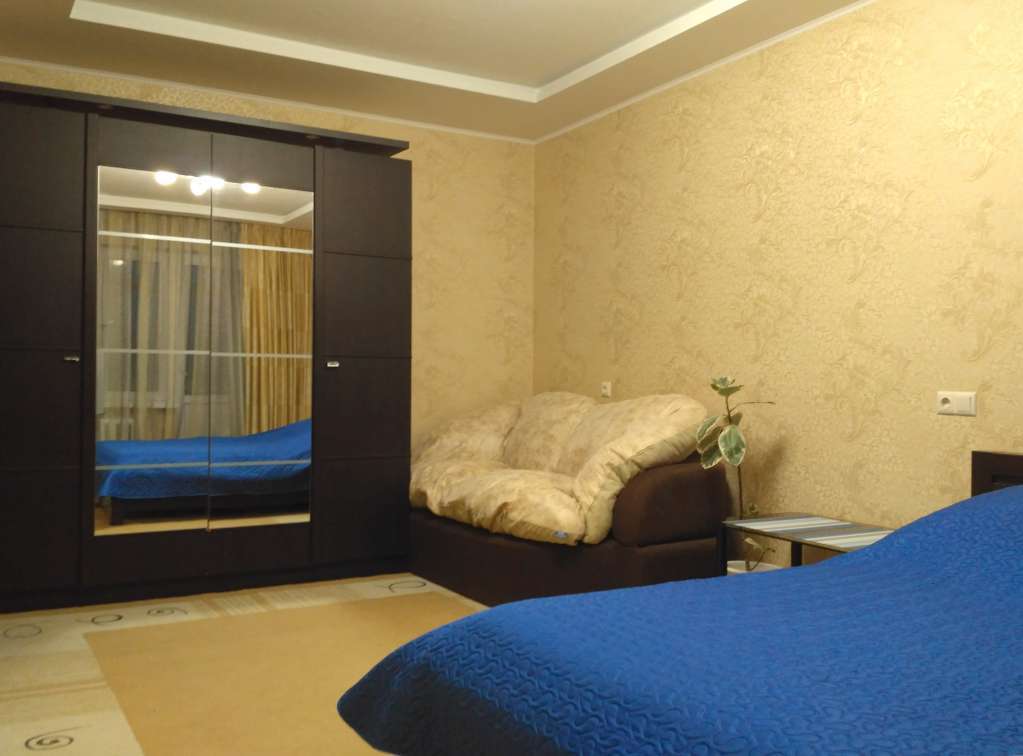 2-комнатная квартира посуточно 52 м², Ивана Мазепы ул., (Щорса), 45