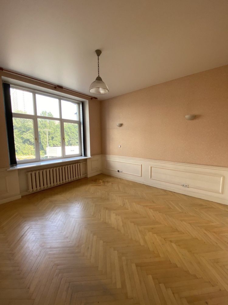 Продаж 4-кімнатної квартири 155 м²